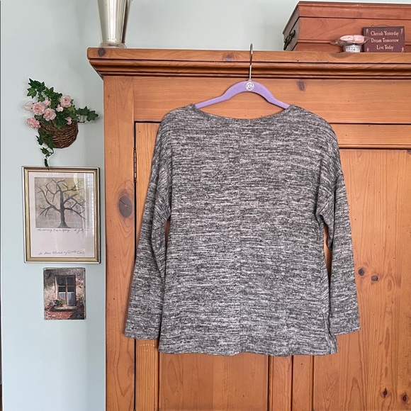 Heather Gray Women's Long Sleeve Twist Top - Picture 4 of 5